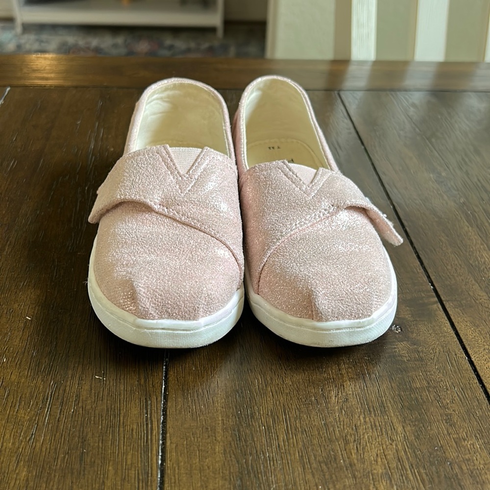 Only wore twice. Excellent condition.